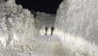 Kardan bir mağara gibi: 7 metrelik &ccedil;ığ k&uuml;tlesi