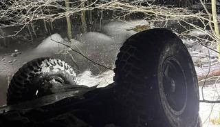 Kar yağışı kazaya neden oldu, İneg&ouml;l&rsquo;de cip u&ccedil;uruma yuvarlandı: 5 yaralı