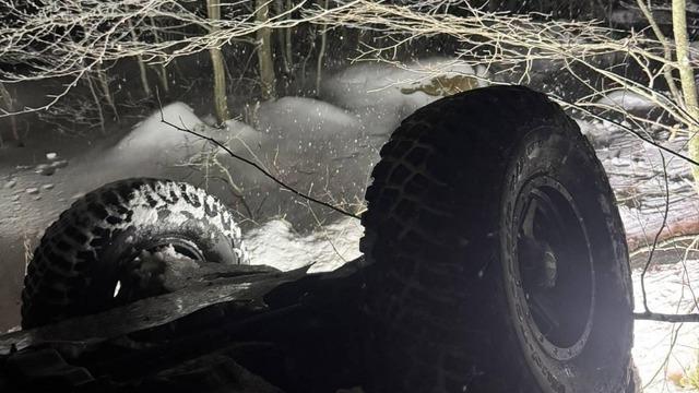 Kar yağışı kazaya neden oldu, İnegöl’de cip uçuruma yuvarlandı: 5 yaralı