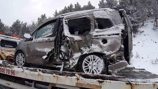 Bolu’da kamyon ile hafif ticari araç çarpıştı: 2 yaralı