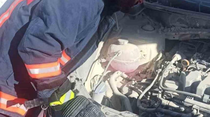 Van&rsquo;da seyir halindeki otomobil yandı