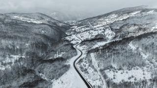 Son dakika: &Ccedil;angal Dağı beyaza b&uuml;r&uuml;nd&uuml;: Kar manzarası b&ouml;yle g&ouml;r&uuml;nt&uuml;lendi