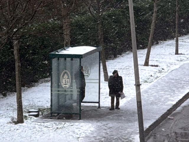 İstanbul'da y&uuml;ksek kesimler beyaza b&uuml;r&uuml;nd&uuml;