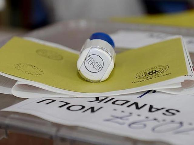 Se&ccedil;im anketinde bu kez gen&ccedil;lere soruldu! CHP ile AK Parti arasında fark a&ccedil;ıldı