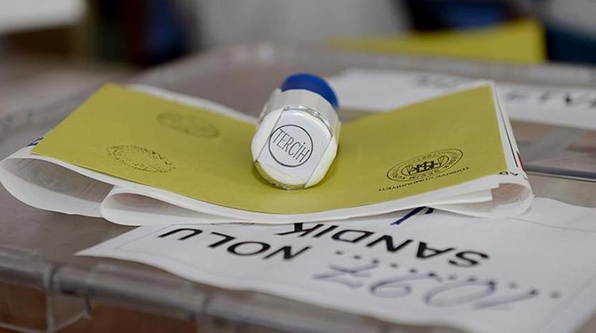 Se&ccedil;im anketinde bu kez gen&ccedil;lere soruldu! CHP ile AK Parti arasında fark a&ccedil;ıldı... &Uuml;&ccedil;&uuml;nc&uuml; sırada s&uuml;rpriz parti