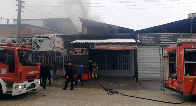 Kapalı d&uuml;kkandan &ccedil;ıkan dumanı fark etti, sanayi &ccedil;arşısını kurtardı 2