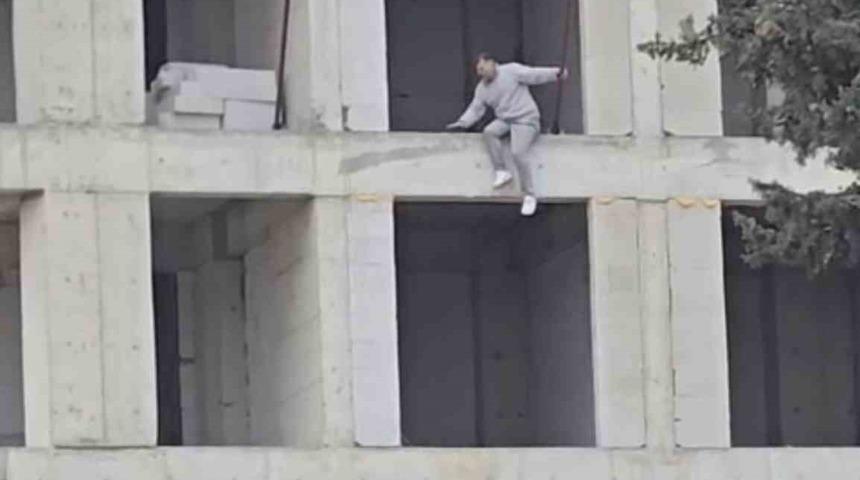 İnşaata &ccedil;ıkıp atlamak isteyen kişi ikna edildi