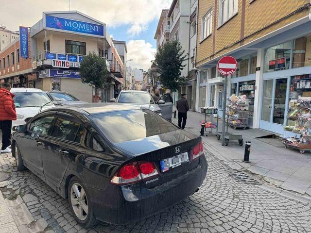 Hatalı park trafiği kilitledi 1