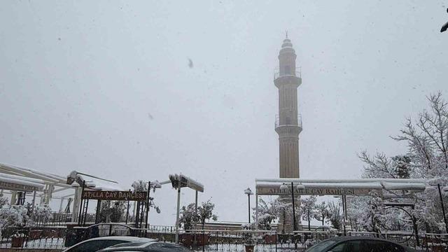 Mardin&rsquo;de kar yağışı etkili oluyor 2