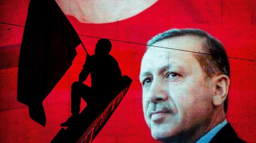 Referandum gündemi yatırımcıyı TL'den kaçırıyor