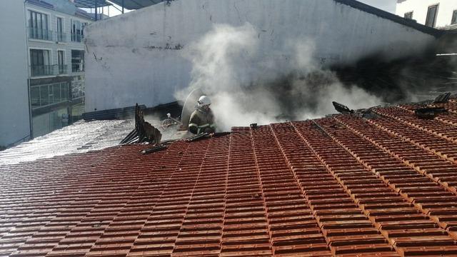 Isparta&rsquo;da hurda işletmesinin &ccedil;atısında yangın 3