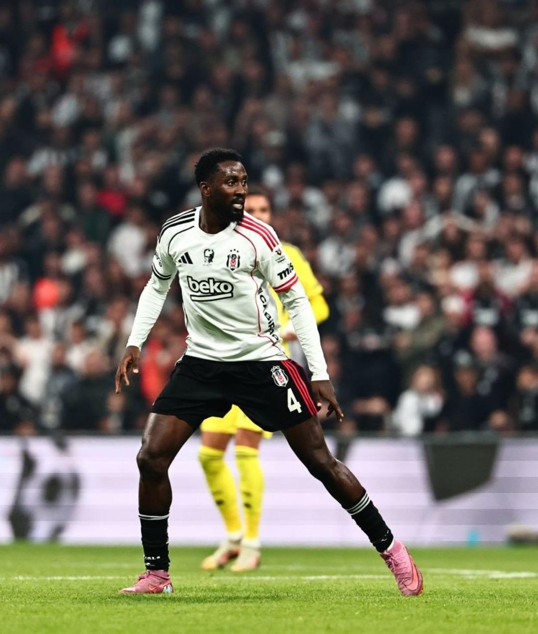 Beşiktaş a Ndidi den k&ouml;t&uuml; haber geldi! Milli ma&ccedil;ta sakatlanmıştı... 2