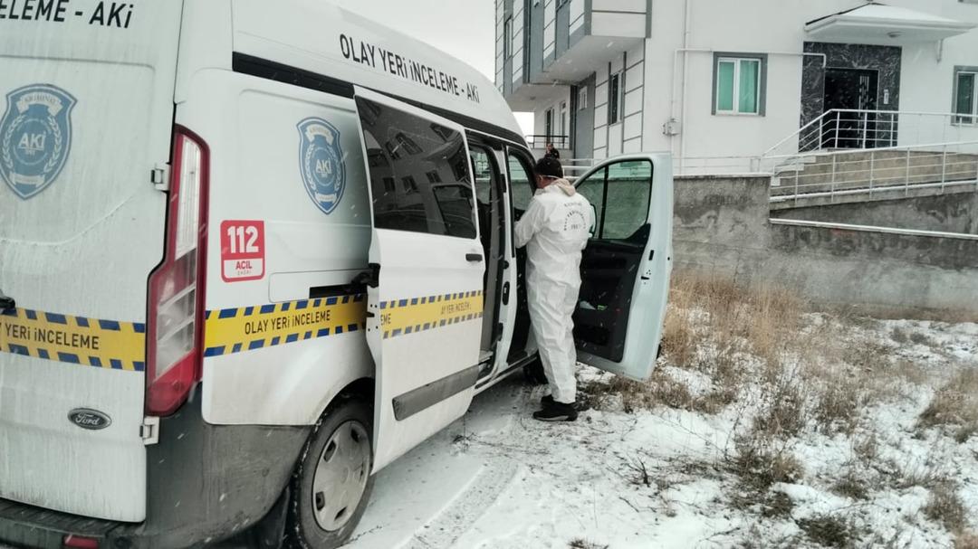 &Ccedil;orum da sır olay! Yaşlı &ccedil;ift, evlerinde başlarından vurulmuş halde bulundu 2