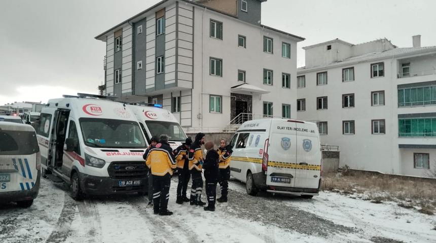 &Ccedil;orum'da sır olay! Yaşlı &ccedil;ift, evlerinde başlarından vurulmuş halde bulundu