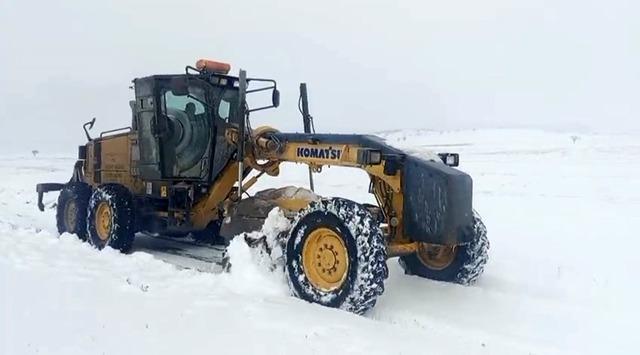 Yozgat’ta mahsur kalan araç özel idare ekiplerince kurtarıldı 1