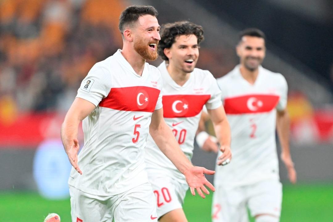 Milli yıldızdan transfer a&ccedil;ıklaması!   Bu konunun burada kapatılması dileğiyle...   1