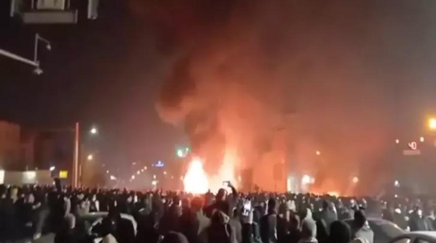 İran'da korkun&ccedil; bilan&ccedil;o! İlk kez a&ccedil;ıkladılar: Can kaybı 5 bini ge&ccedil;ti