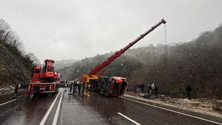 Yer: Zonguldak! Alkollü sürücünün kullandığı TIR, uçuruma devrildi
