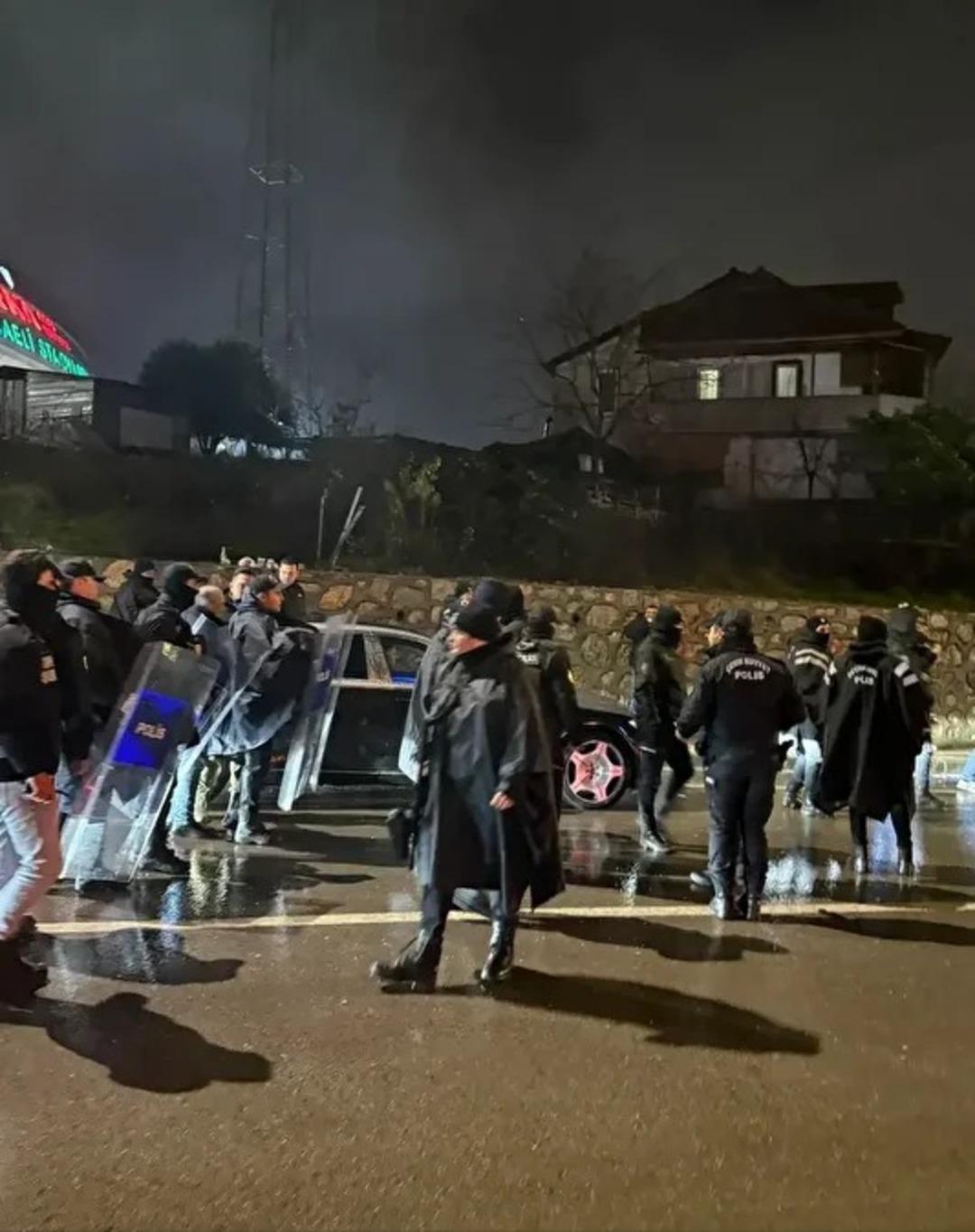 Kocaelispor-Trabzonspor ma&ccedil;ı sonrası Başkan Ertuğrul Doğan a saldırı girişimi! 2