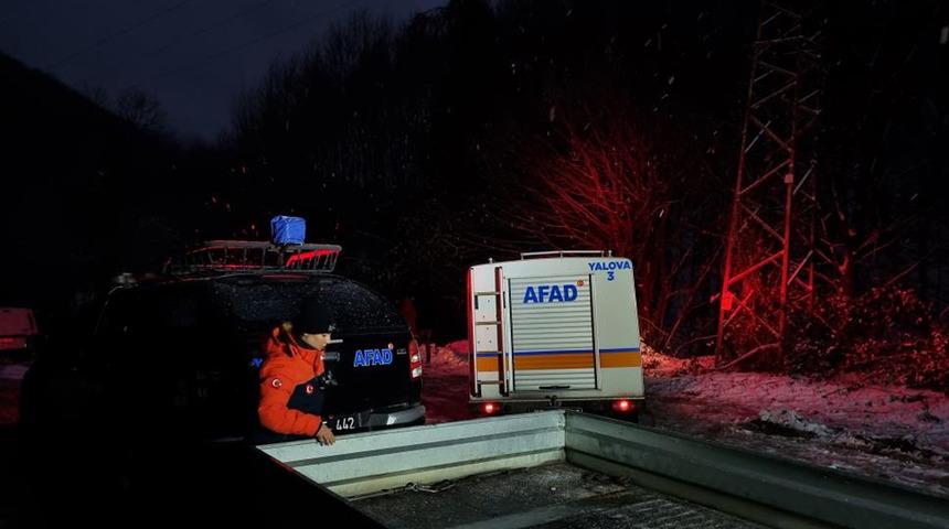 Yer: Yalova! Ara&ccedil;larında mahsur kalan 35 kişi kurtarıldı