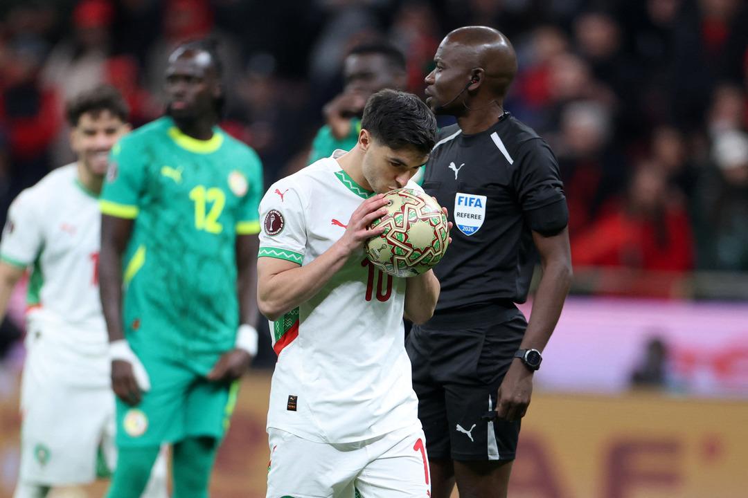 Afrika Kupası finalinde b&uuml;y&uuml;k olay! Fas a penaltı verilince Senegal sahadan &ccedil;ekildi 4