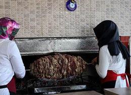 Cağ kebabın kadın ustası