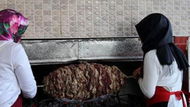 Cağ kebabın kadın ustası