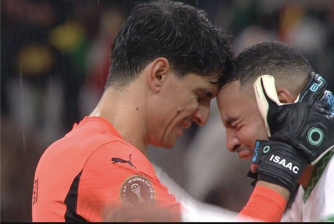 Ma&ccedil; bitti, herkes onu konuştu! Fenerbah&ccedil;e nin golc&uuml;s&uuml; Youssef-En Nesyri sahanın ortasında h&uuml;ng&uuml;r h&uuml;ng&uuml;r ağladı 3