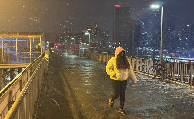 İstanbul'da kar yağışı! Gece mutluluk sabah trafik çilesi...
