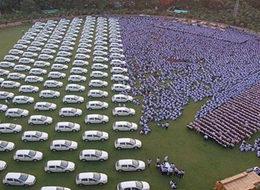 Çalışanlarına 400 daire 1260 otomobil verdi