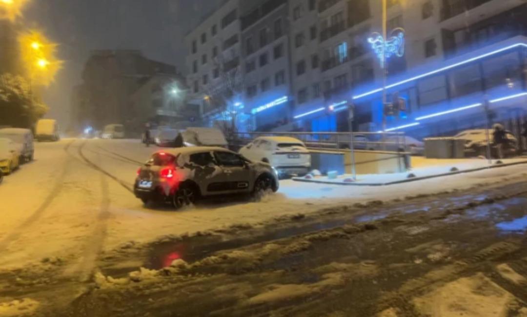 İstanbul da kar yağışı! Gece mutluluk sabah trafik &ccedil;ilesi... AKOM ve Meteoroloji den yeni uyarı 6