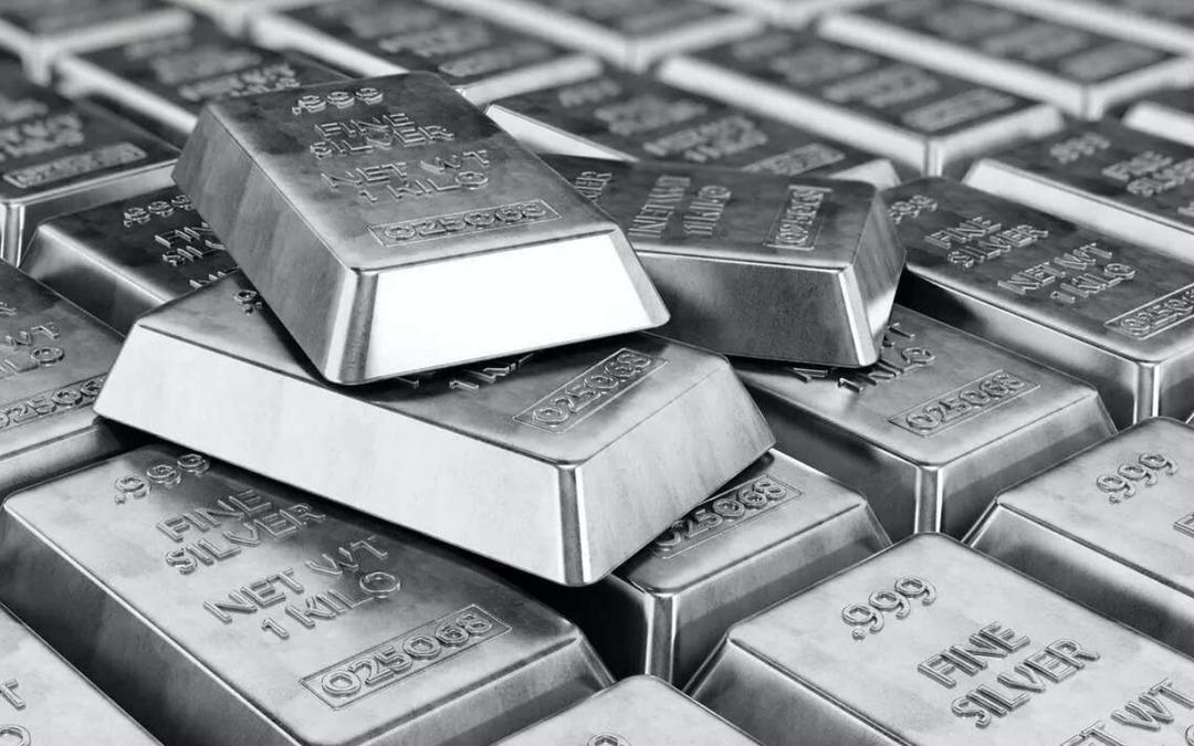 G&uuml;m&uuml;ş tarihi zirveyi g&ouml;rd&uuml;! Uzmandan uyarı "D&uuml;ş&uuml;ş ihtimali fazla" 2