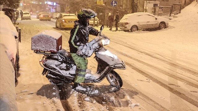 İstanbul'da ağır taşıtların ve kuryelerin trafiğe &ccedil;ıkışı yasaklandı