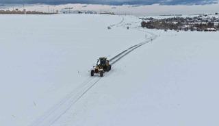 Van&rsquo;da 283 yerleşim yerinin yolu kapandı