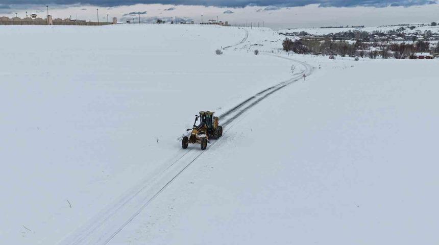 Van&rsquo;da 283 yerleşim yerinin yolu kapandı