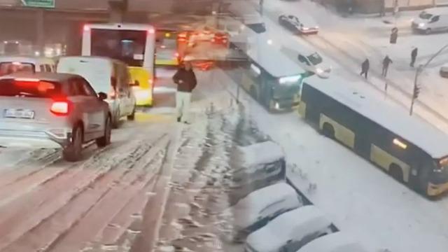 İstanbul'da şiddetli kar! Eleştirilerin odağındaki Orhan Şen'den 'Risk yönetimi' çıkışı: Gördünüz mü ne oldu İstanbul'da