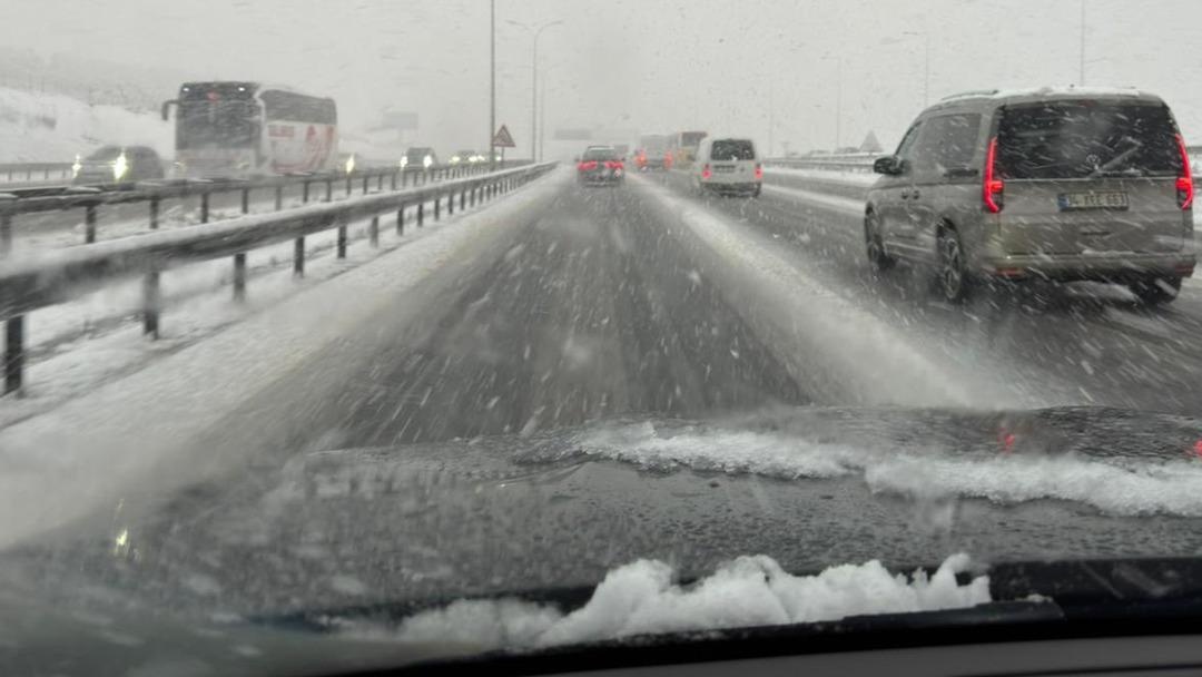 İstanbul da şiddetli kar! Eleştirilerin odağındaki Orhan Şen den  Risk y&ouml;netimi  &ccedil;ıkışı: "G&ouml;rd&uuml;n&uuml;z m&uuml; ne oldu İstanbul da" 2