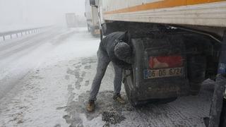 Son dakika: Erzincan&rsquo;da kar ve tipi ulaşımı olumsuz etkiledi