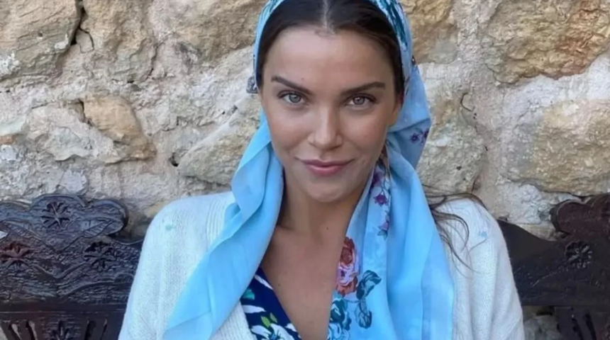 Uzak Şehir'in Pakize'si Yaren G&uuml;ldiken kırmızı elbisesiyle sosyal medyayı salladı