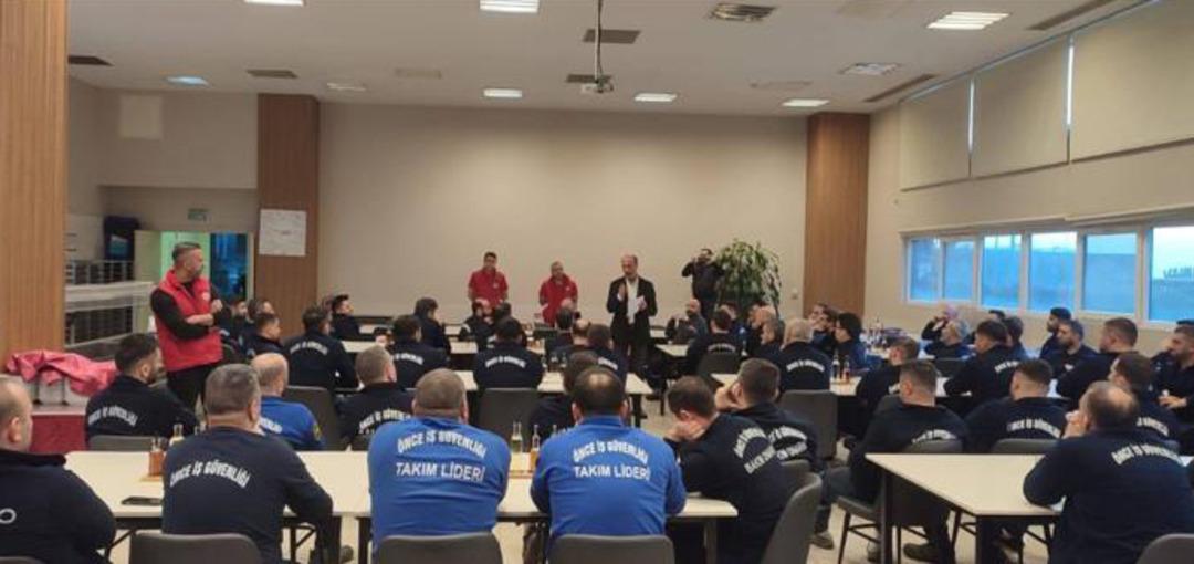 En d&uuml;ş&uuml;k maaş 95 bin TL oldu, halay &ccedil;ekerek kutladılar 1