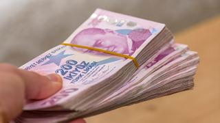 Son dakika: En d&uuml;ş&uuml;k maaş 95 bin TL oldu, halay &ccedil;ekerek kutladılar