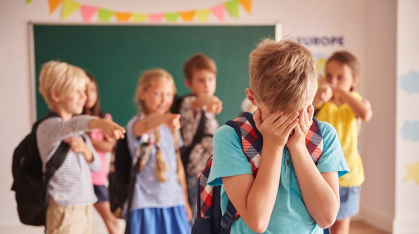 Akran zorbalığıyla m&uuml;cadele 25 il&ccedil;ede başladı: Yeni sistem yaygınlaşacak!