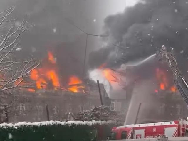 G&ouml;ky&uuml;z&uuml; siyaha b&uuml;r&uuml;nd&uuml;! Tuzla'da fabrika yangını