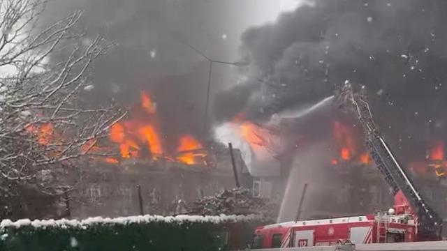 Tuzla'da fabrika yangını! Gökyüzünü siyah duman kapladı