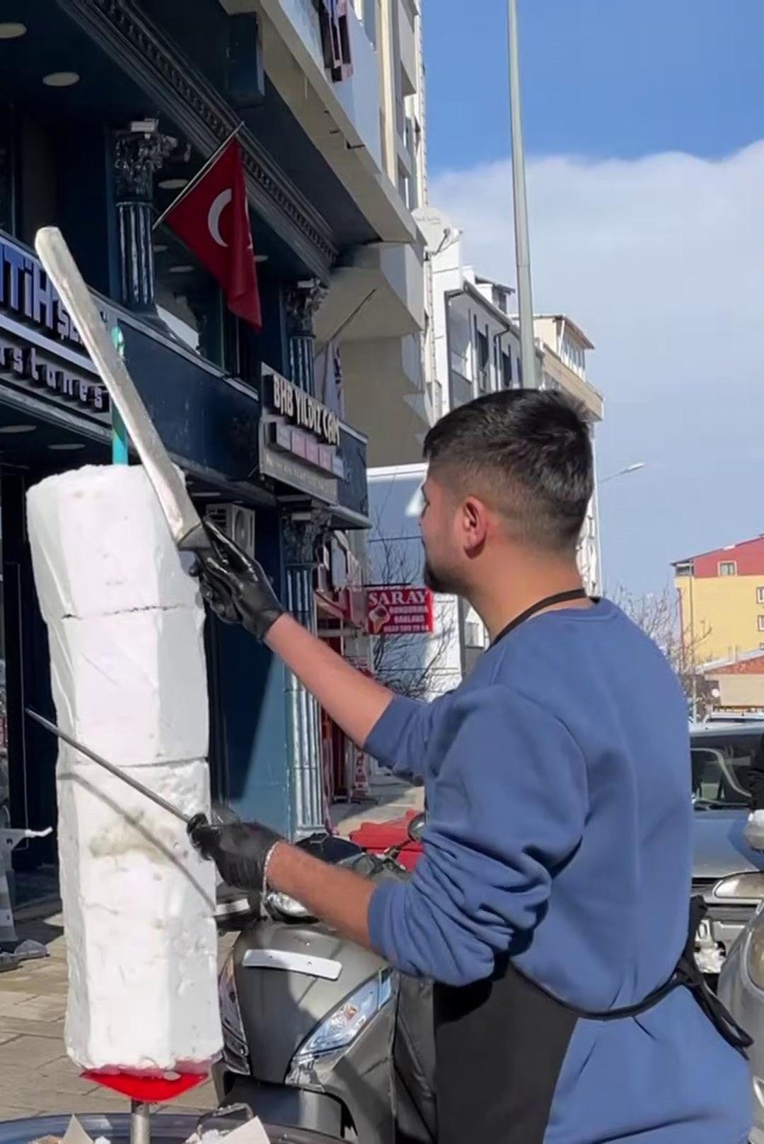 G&ouml;r&uuml;len en sıra dışı d&ouml;ner:  Kardan  yaptı, yoğun ilgi g&ouml;rd&uuml;! 2