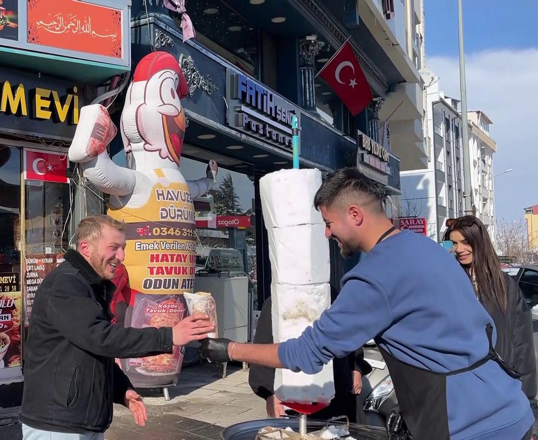 G&ouml;r&uuml;len en sıra dışı d&ouml;ner:  Kardan  yaptı, yoğun ilgi g&ouml;rd&uuml;! 3