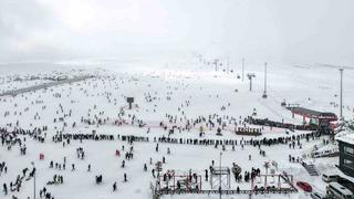 Son dakika: Erciyes s&ouml;mestirin ilk hafta sonunda 250 bin kişiyi ağırladı