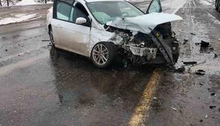 Tır ile otomobil &ccedil;arpıştı: 2 yaralı