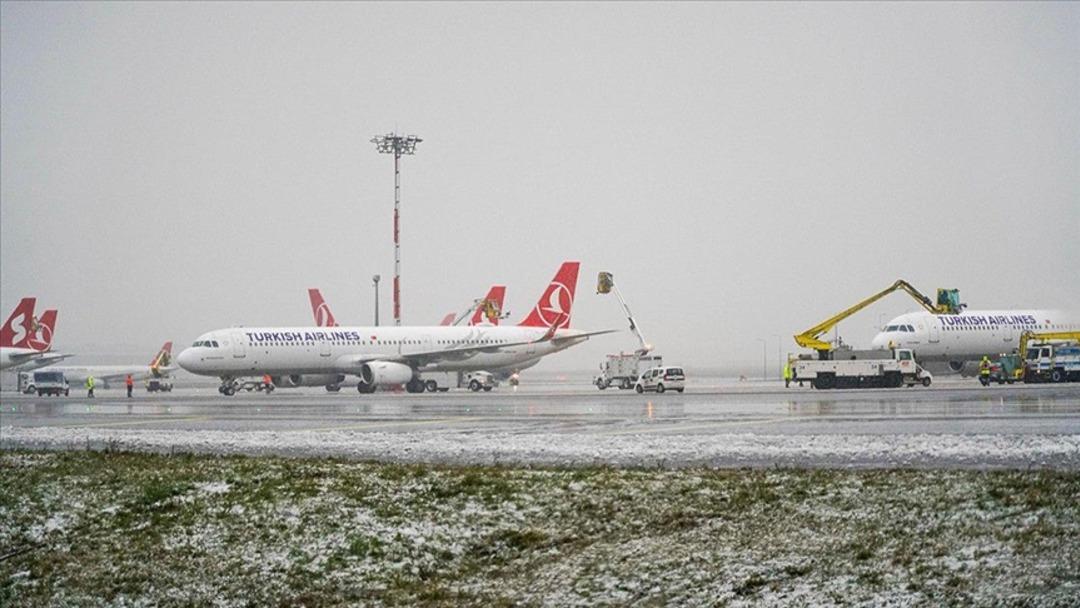 İstanbul da kar yağışı! Kuryeler i&ccedil;in trafiğe &ccedil;ıkış yasağı uzatıldı... Valilik duyurdu 3