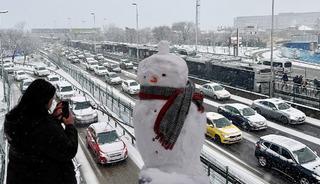 Valilik tarih vererek a&ccedil;ıkladı! İstanbul'da kar yağışı ne zaman bitecek?